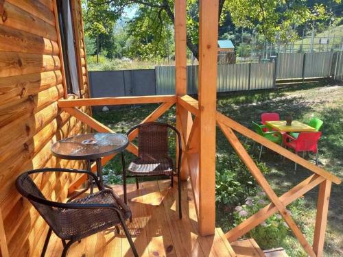 Балкон или терраса в Wooden House Marikosi მარიკოს ხის სახლი