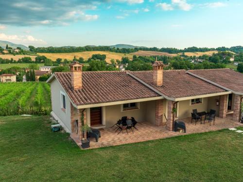 an aerial view of a house with a patio at APPARTAMENTI CON PISCINA in Spoleto