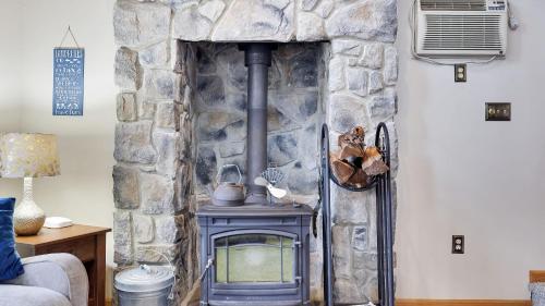 Φωτογραφία από το άλμπουμ του Chalet All Day AvantStay Lakeside Firepit Shared Pool σε Arrowhead Lake