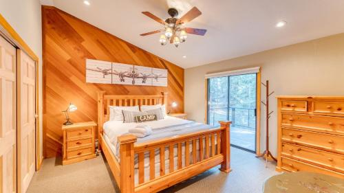 Postel nebo postele na pokoji v ubytování Paige Meadow by AvantStay Near Lake Tahoe City