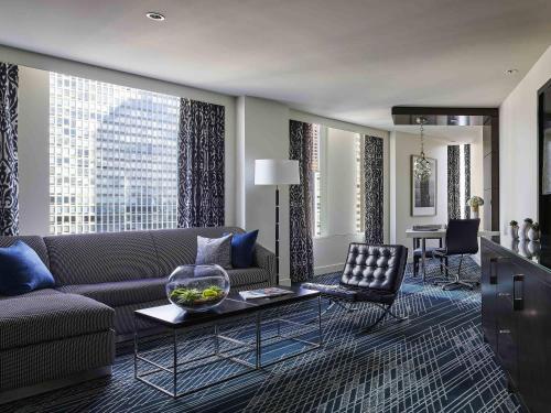 Area soggiorno di Sofitel Chicago Magnificent Mile