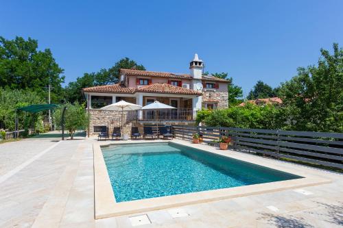 Holiday house Matija with a POOL