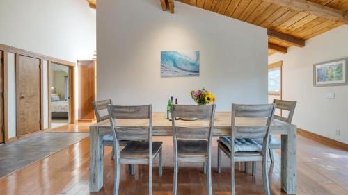 Fotografie z fotogalerie ubytování Serene Crest by AvantStay A Design Near Beaches v destinaci Del Monte Forest