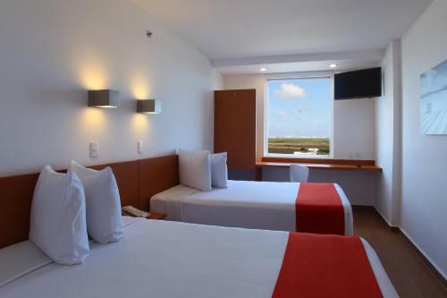 Postel nebo postele na pokoji v ubytování One Cancun Centro