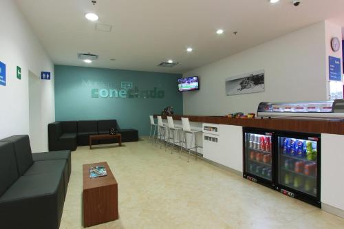 TV a/nebo společenská místnost v ubytování One Cancun Centro