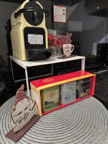 a table with a microwave on a shelf with food at استراحة جبال مصفوت in Sinādil