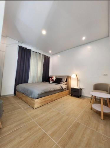 a bedroom with a bed and a table and a chair at Nemo Villa Clark in Clark