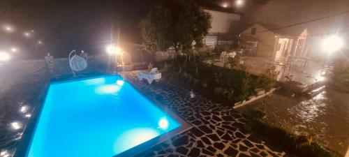 Piscina en o cerca de Ampelos Jus