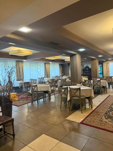 a restaurant with tables and chairs in a room at Ostrova Holiday Village in Beli Osŭm