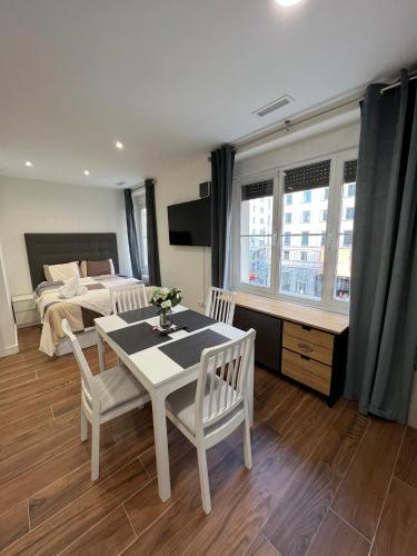 Apartamentos EconoStay Plaza de España