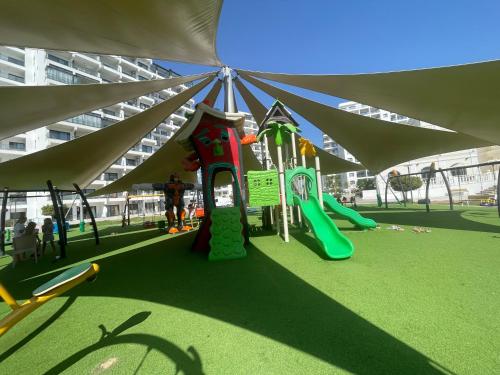 Herní místnost nebo prostor pro děti v ubytování Family friendly modern flat on Northern Cyprus, İskele Long Beach Region
