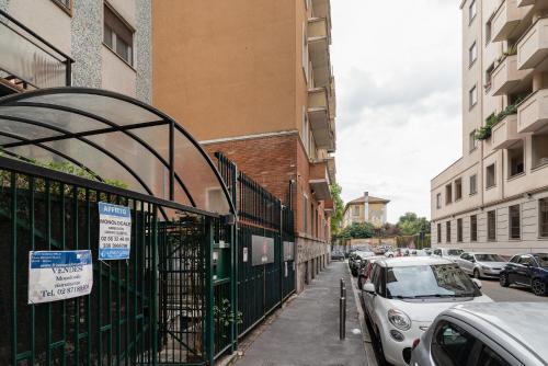 GuestHost - Bright Studio Apartment Bocconi Milano