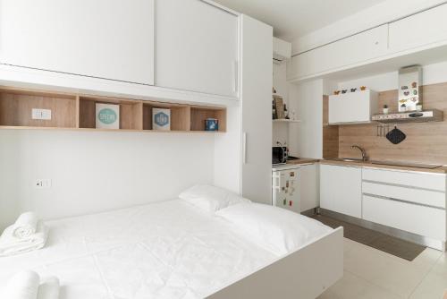 GuestHost - Bright Studio Apartment Bocconi Milano