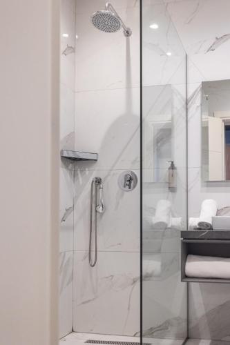 Bilik mandi di AMR Hotel - Durres