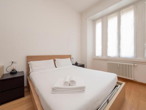 Xenia Milano - 3 rooms apt in Via Ugo Bassi 23