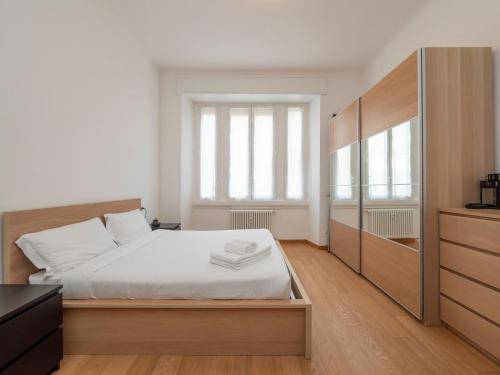 Xenia Milano - 3 rooms apt in Via Ugo Bassi 23