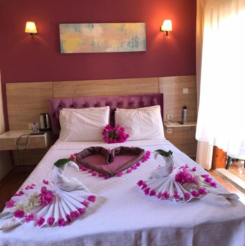 Ein Bett oder Betten in einem Zimmer der Unterkunft Konak Su Hotel