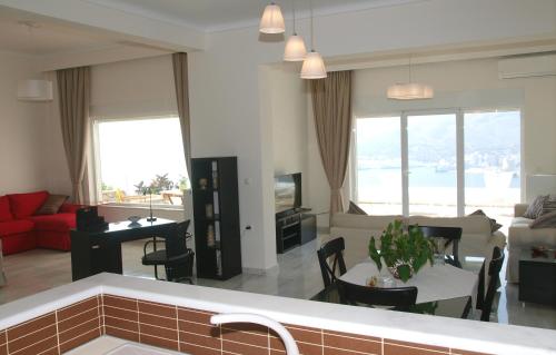 Gallery image of Panoramic Seaview Holiday House in Souda