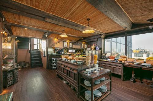 Comida en o cerca de este hotel