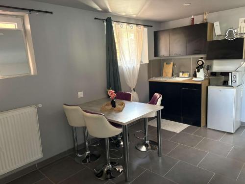 Kuchyň nebo kuchyňský kout v ubytování Studio erny