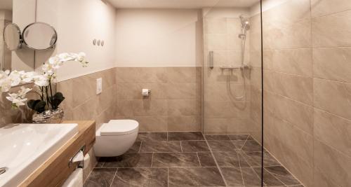 Et badeværelse på Best Western Plus Plaza Berlin Kurfürstendamm