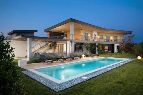 Luxury Villa Puerto de Paz for 8 people near Fazana with 60 m2 private heated pool, sauna, mini-golf & sea view