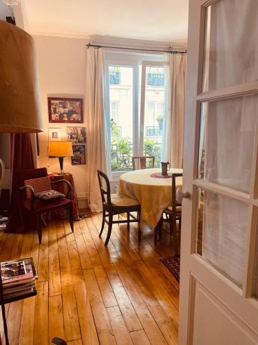 Un nid très calme et chaleureux a Montmartre !