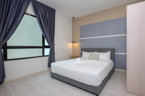 Postel nebo postele na pokoji v ubytování Spacious 2BR Suasana near CIQ JB Sentral