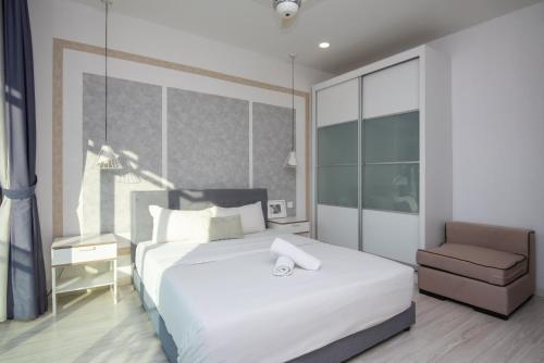 Postel nebo postele na pokoji v ubytování Spacious 2BR Suasana near CIQ JB Sentral