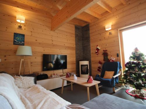 Gallery image of Grand chalet moderne pour 12 personnes avec WiFi à Chamrousse - FR-1-340-211 in Chamrousse