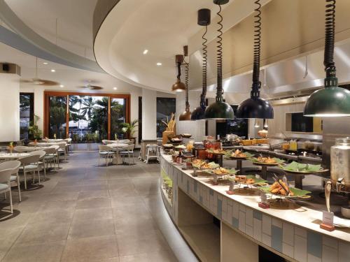 Makanan di atau berdekatan hotel