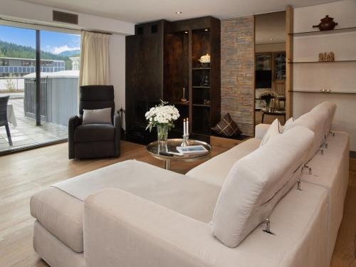 Posezení v ubytování Apartment Chesa Piz Padella - St- Moritz by Interhome
