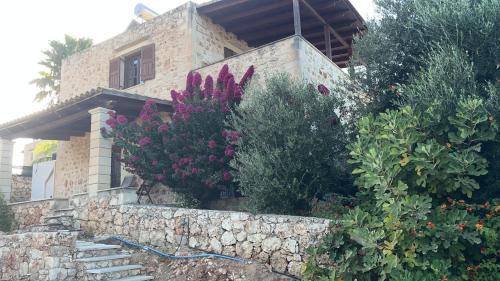 Κήπος έξω από το Villa Aris in Crete with private pool en private parking!