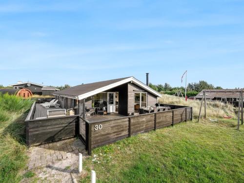 Το κτήριο όπου στεγάζεται  η παραθεριστική κατοικία