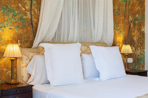 a bedroom with a bed with two white pillows at Villa Jerez in Jerez de la Frontera