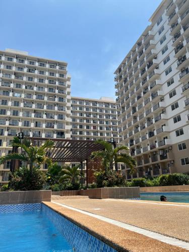 Bazén v ubytování Cozy Studio with Pool & Balcony, Near Airport and Beaches Lapu-lapu City nebo v jeho okolí
