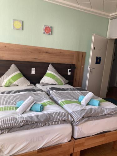 two beds sitting next to each other in a bedroom at FeWo Casa Mallorca in Coesfeld