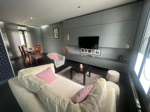 House sleeps 5 Orly Airport Paris