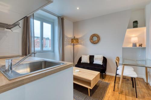 One-Bedroom Flat – Top Floor, Batignolles