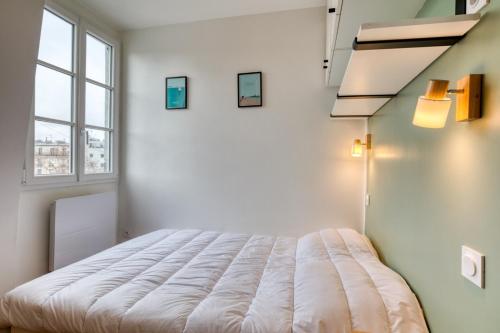 One-Bedroom Flat – Top Floor, Batignolles