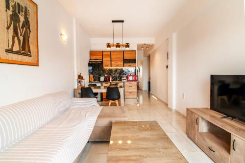 Acropolis View Top & Private-Modern Residence 150m to Metropolitan Metro Hub