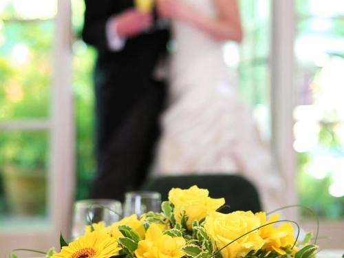 a table with a bouquet of yellow flowers at Mercure Salisbury White Hart Hotel & Apartments in Salisbury