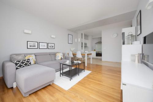 Warsaw Ursus Modern Apartment with Parking, AC & Balcony by Noclegi Renters