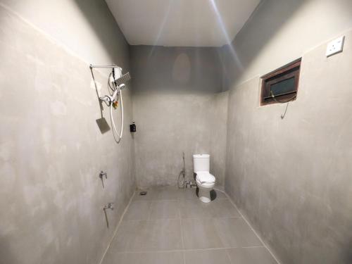 Ein Badezimmer in der Unterkunft Moi Dambulla by DBI