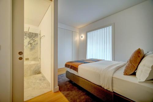 a bedroom with a bed and a shower at Mirabilis Apartments - AAA23 in Lisbon