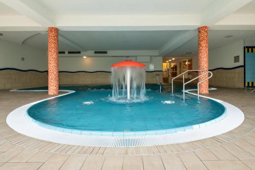 a fountain in the middle of a room with columns at Strandläufer Classic 102 in Granzow