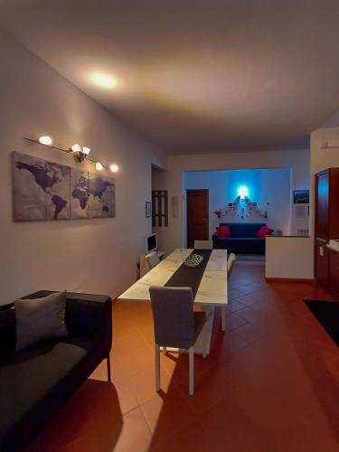 a living room with a couch and a table at Apt tra arte e natura ingresso indipendente in Florence