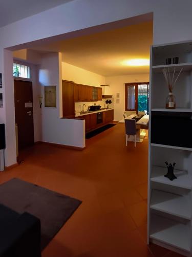 a room with a kitchen and a living room at Apt tra arte e natura ingresso indipendente in Florence