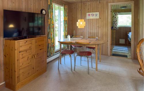 TV a/nebo společenská místnost v ubytování Nice Home In Ebeltoft With Wifi - D13116