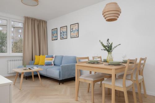 Beautiful & Bright Walowa Apartments with Balcony by Noclegi Renters